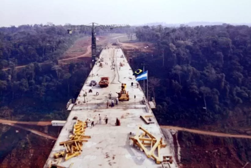 Construca da ponte Brasil Argentina tancredo Neves